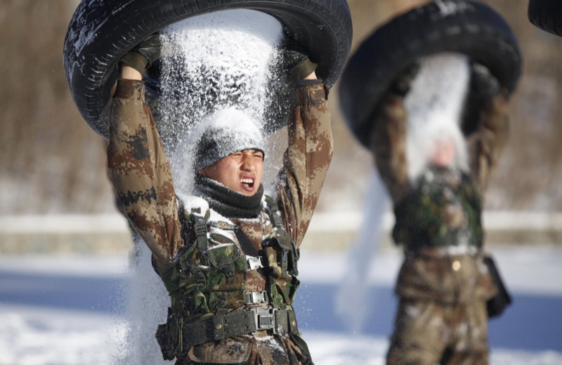 Illustration for article titled Extreme Chinese Military TrainingÂ
